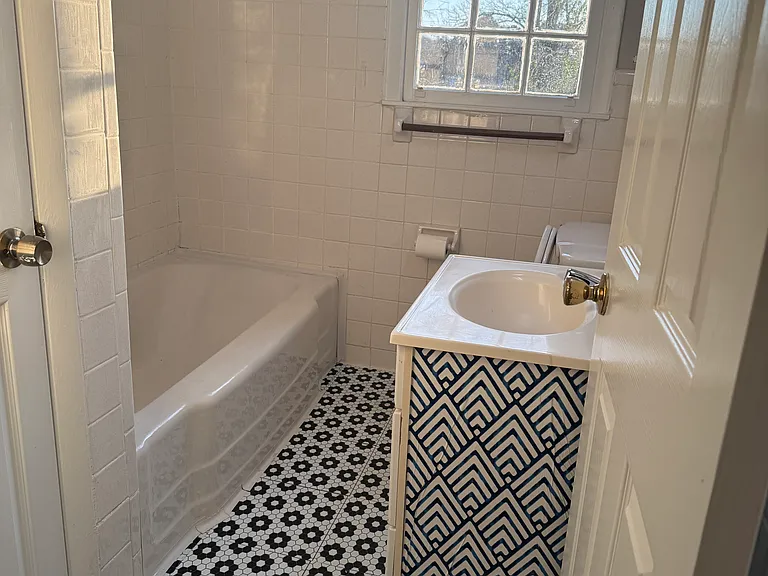 101 College Cir — Photo 10