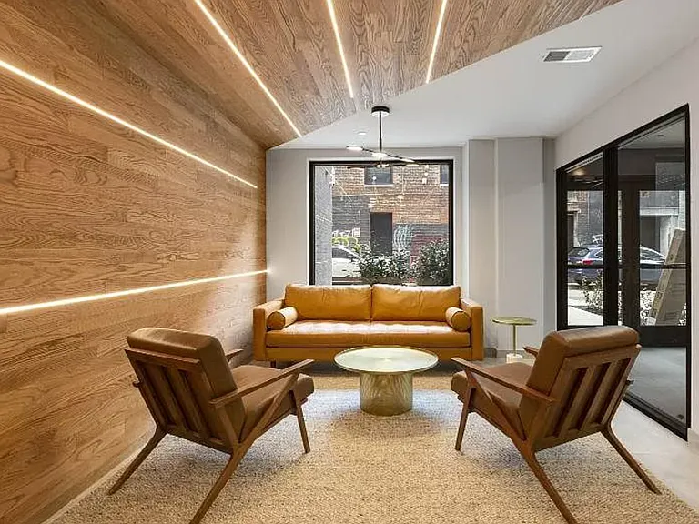 102 W Berks St — Photo 15