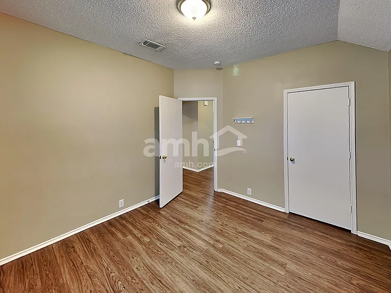 304 Double Oak Ln — Photo 18