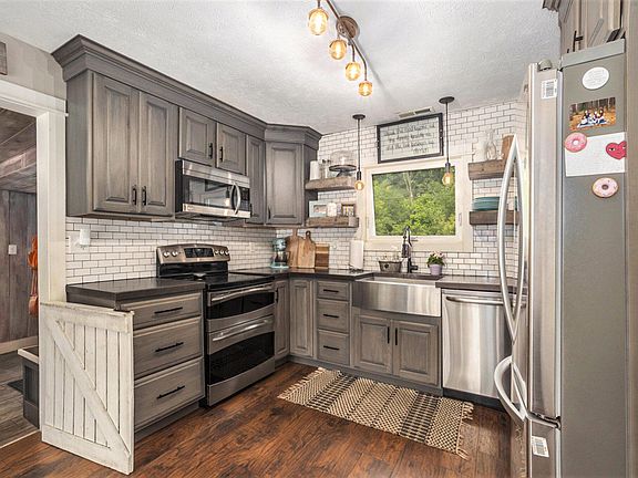 4th image of 304 Leonard St NW