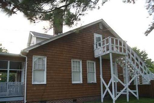 3rd image of 2108 Greenwood Dr
