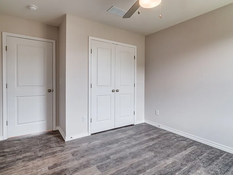 922 S Pindall Ln — Photo 25