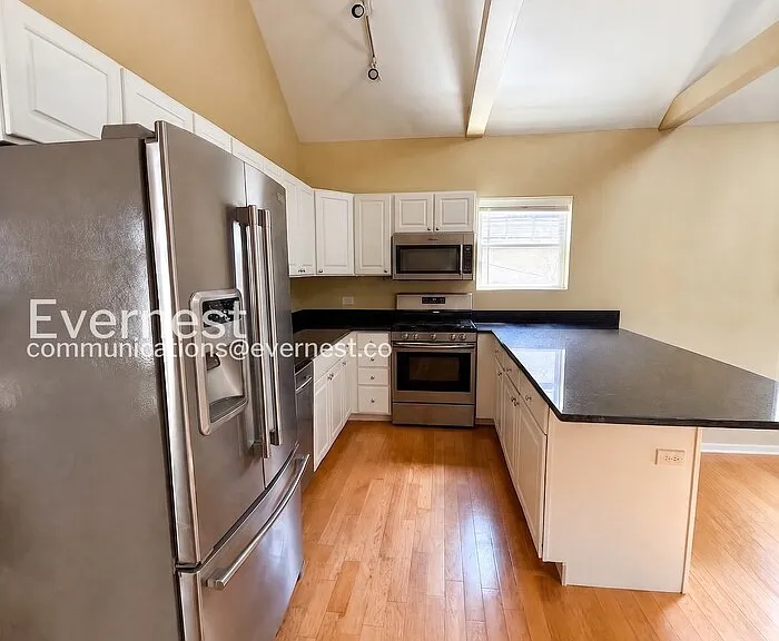 2234 W Palmer St — Photo 2
