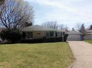 8333 W Glendale Ct, Milwaukee, WI 53218