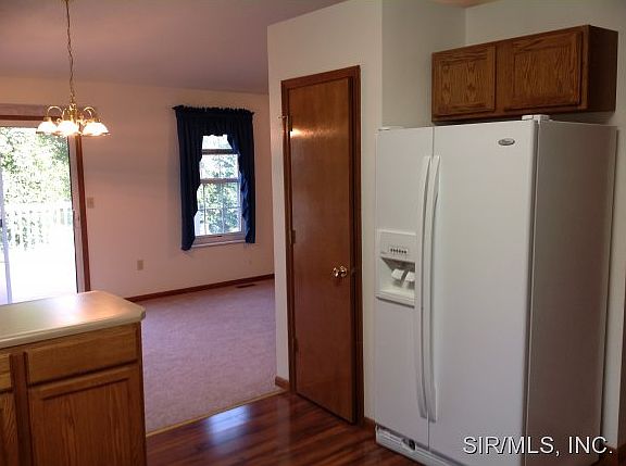 5th image of 1016 Meadows Ct