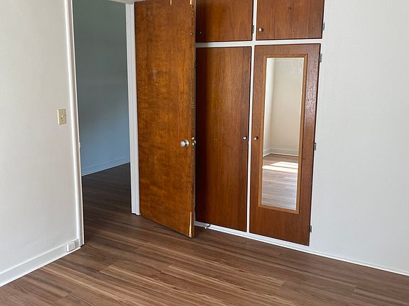 5th image of 715 Berkshire Ln