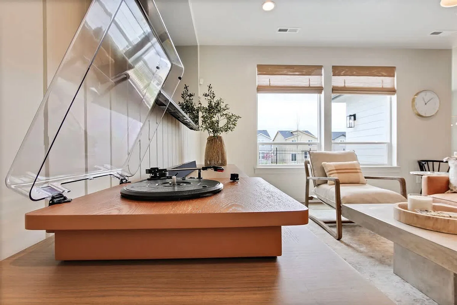 4 bed, 2.0 bath, 742 sqft, $6,430 — Photo 4