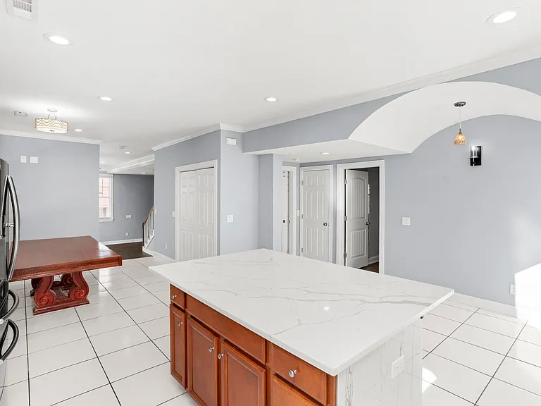 239 E Bledsoe St — Photo 18