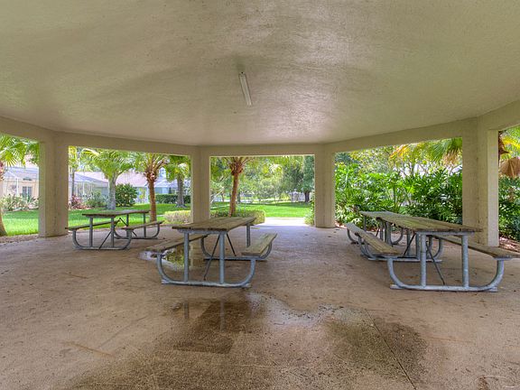 4th image of 9238 Estate Cove Cir