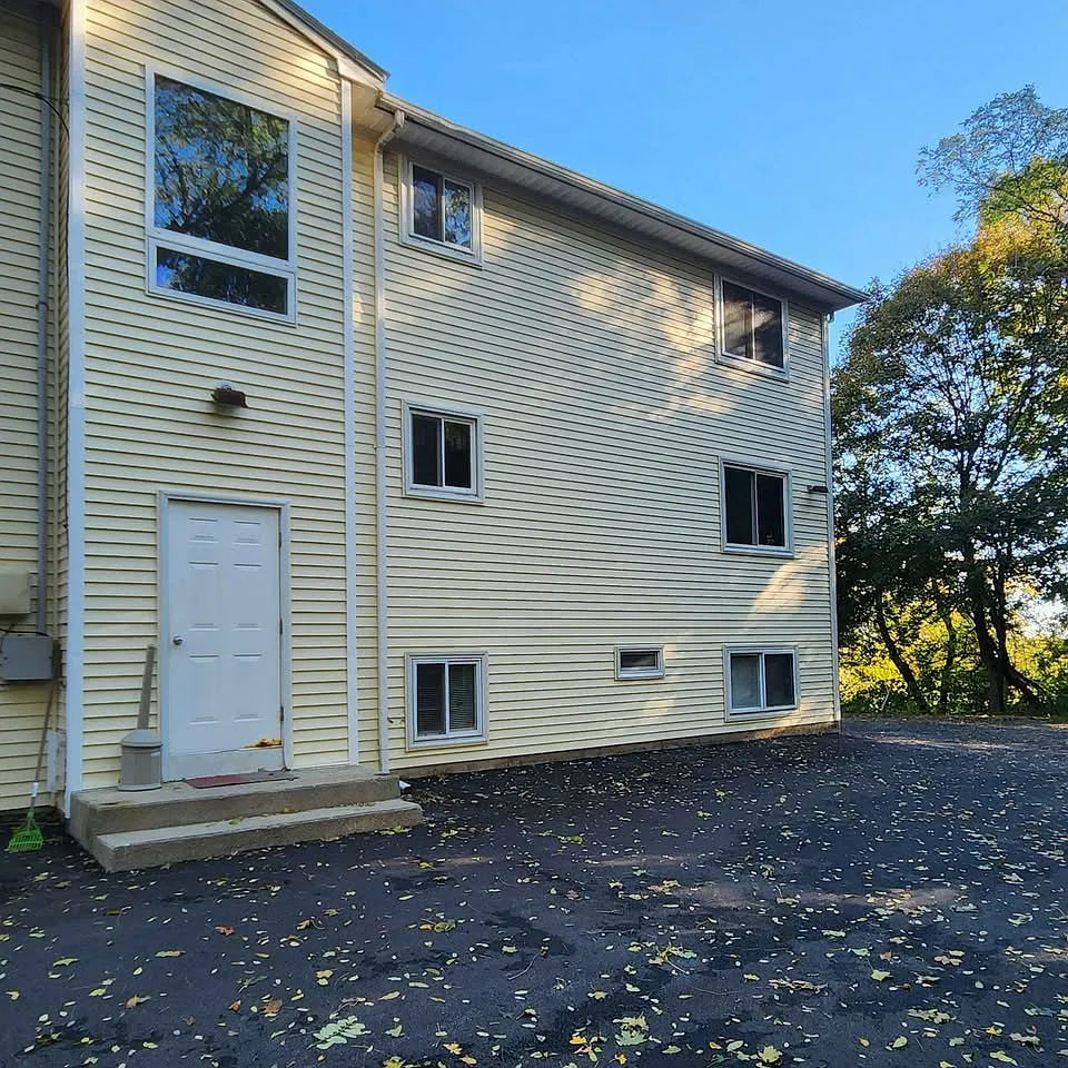 2 bed, 784 sqft, $1,900 — Photo 2