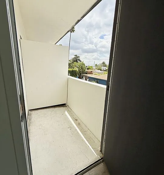 1000 Havenhurst Dr #7 — Photo 14