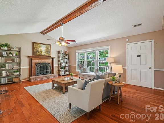 4th image of 630 Burrington Ct