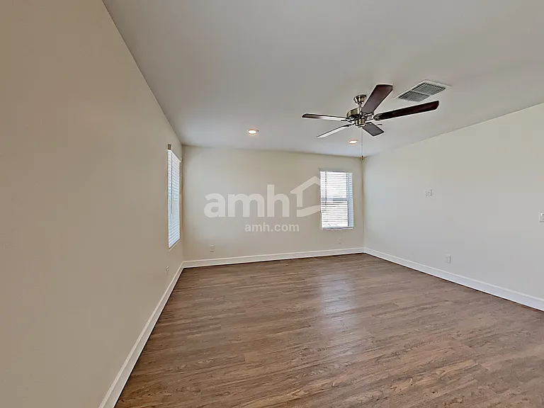 12502 N 60th Ave — Photo 8