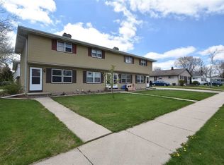 1089 Holly Ct, Neenah, WI 54956