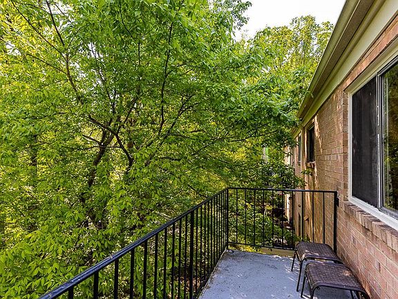5th image of 10636 Montrose Ave APT 202