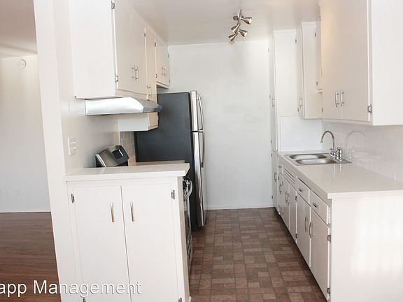 4th image of 5640 S La Brea Ave APT 6