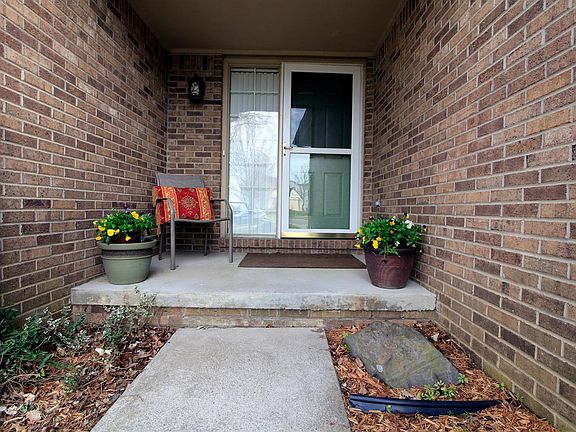 3rd image of 5828 S Ashford Way