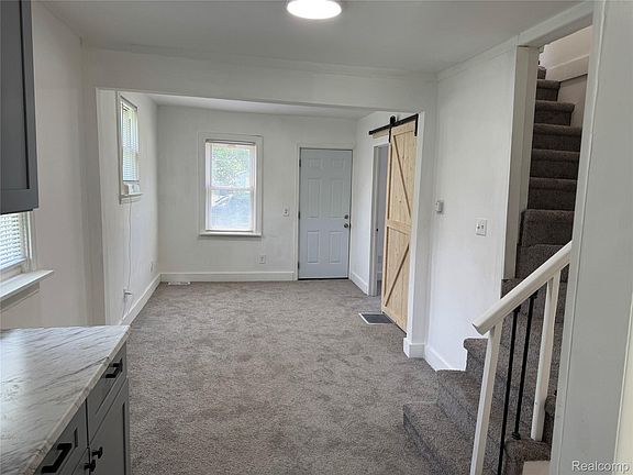 3rd image of 12415 Vernon Ave