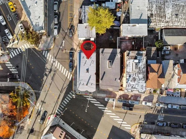 1526 43rd Street image 2 of 12