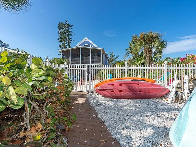 210 Bocilla Dr — Photo 58