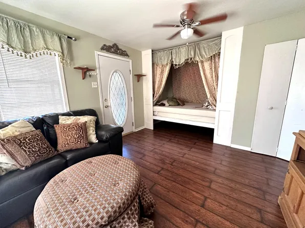 103 Yucca Dr, Johnson City, TX 78636