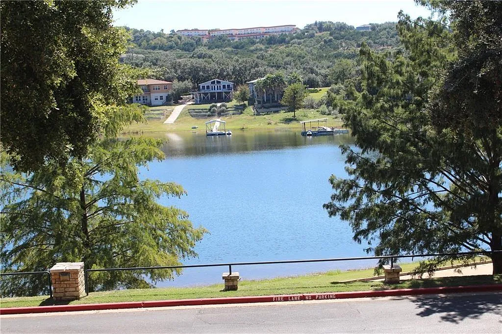2 bed, 2.0 bath, 1182 sqft, $1,800 — Photo 1