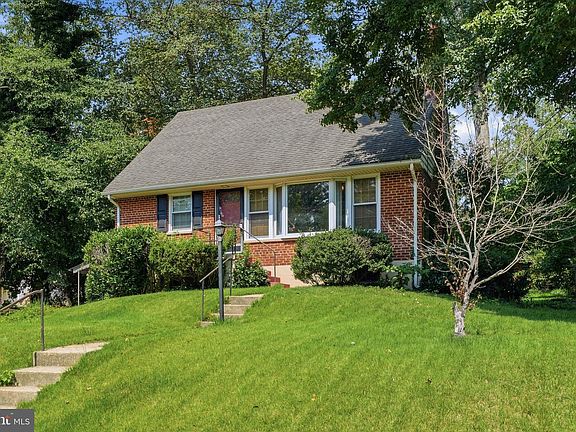 3rd image of 10500 Deakins Hall Dr