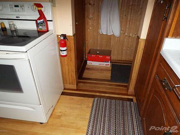 Kitchen-hardwood flooring inlay