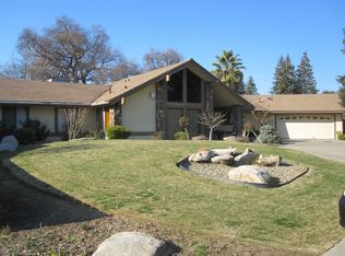 3211 S Oak View Dr, Visalia, CA 93277