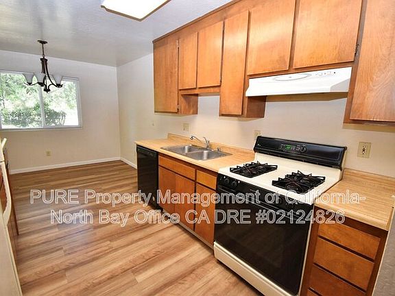 5th image of 851 Madison St