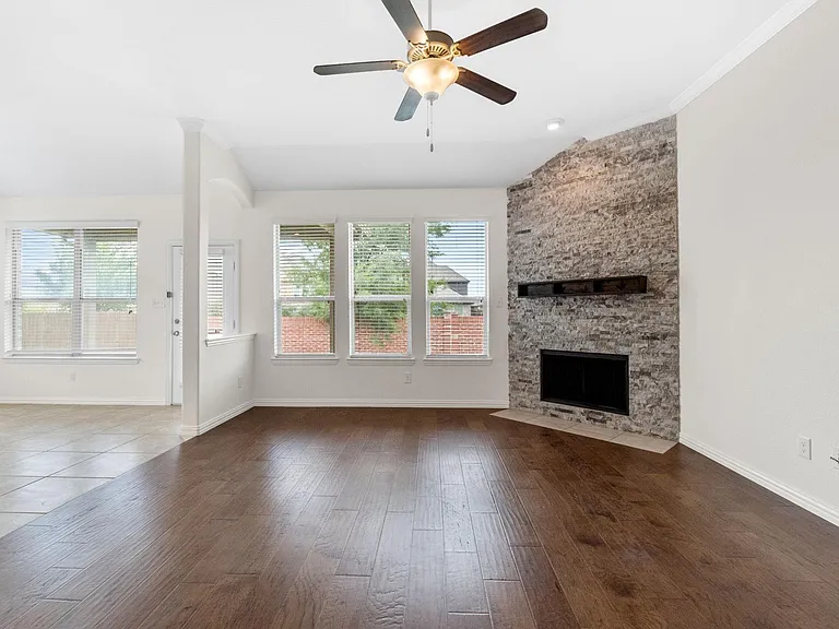 1705 Medina Ln — Photo 7