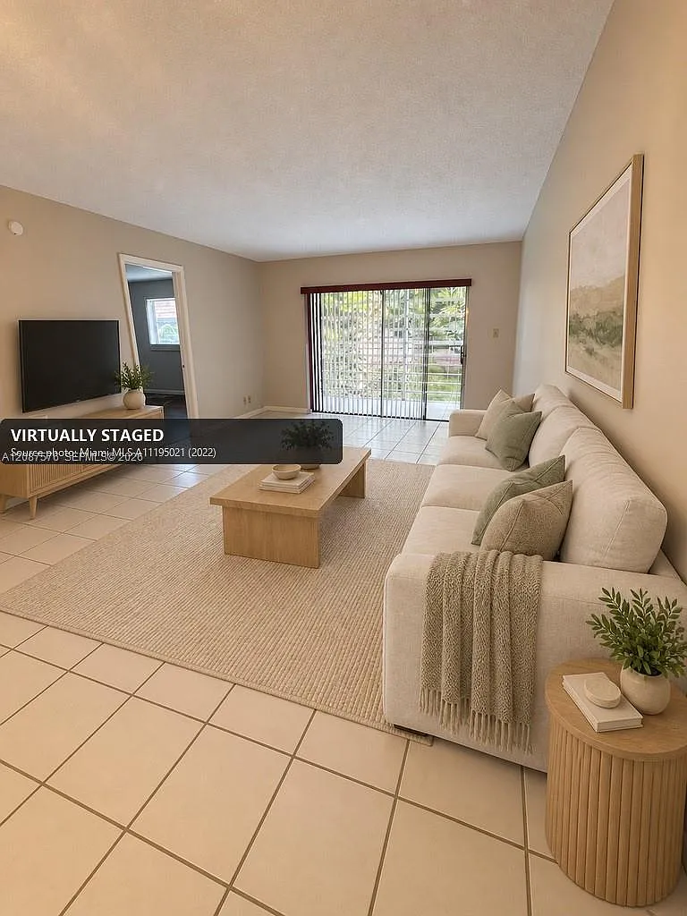 La Salle Park Condo — Photo 4