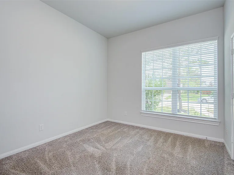 2425 Temple Crag Dr — Photo 25