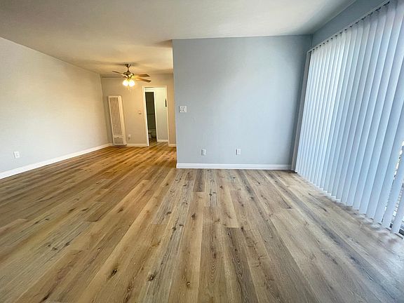 3rd image of 6633 Vineland Ave #32