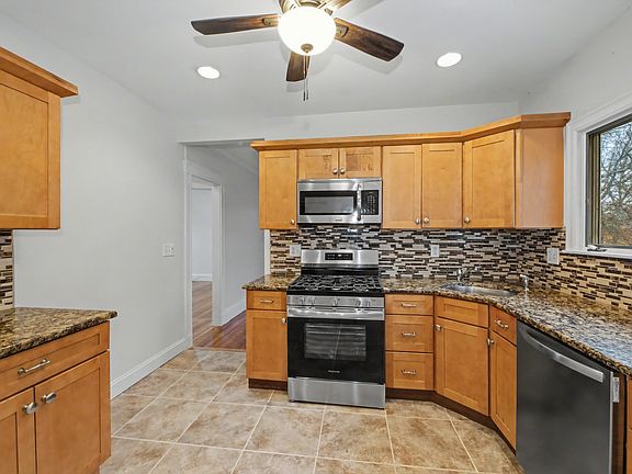 3rd image of 7 Moraine St #2RK
