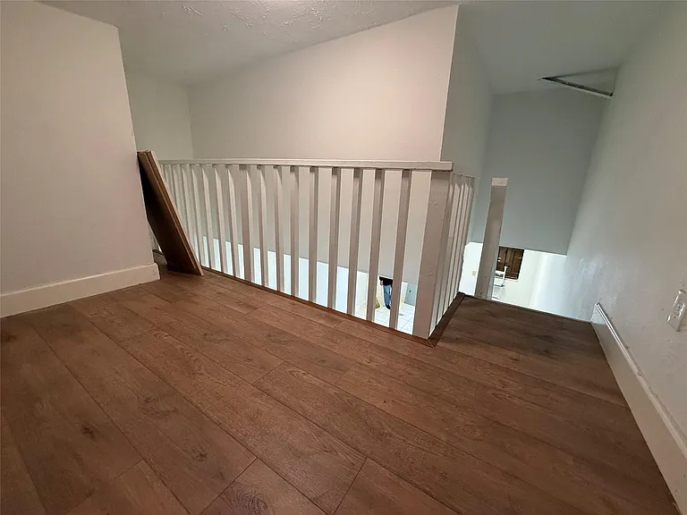 5914 Cullen Blvd — Photo 13