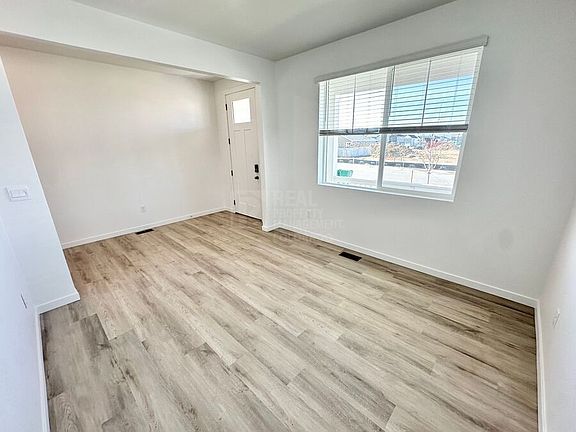 3rd image of 778 N Clubview St