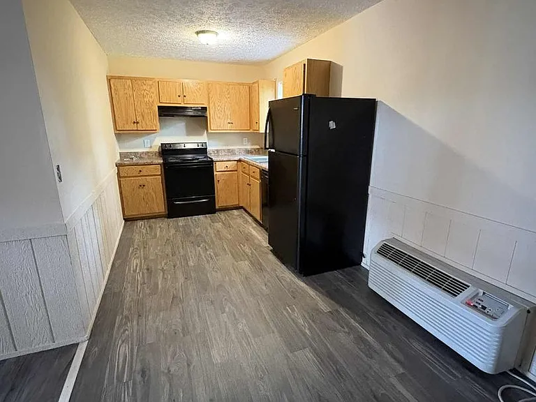 529 E Main St — Photo 9