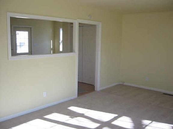 5th image of 3247 N Donald Ave