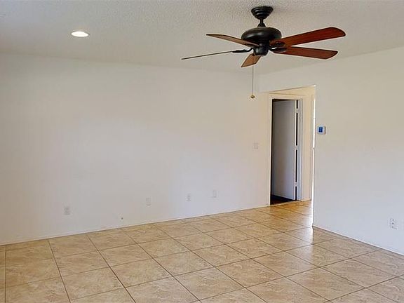 5th image of 2474 Briant St