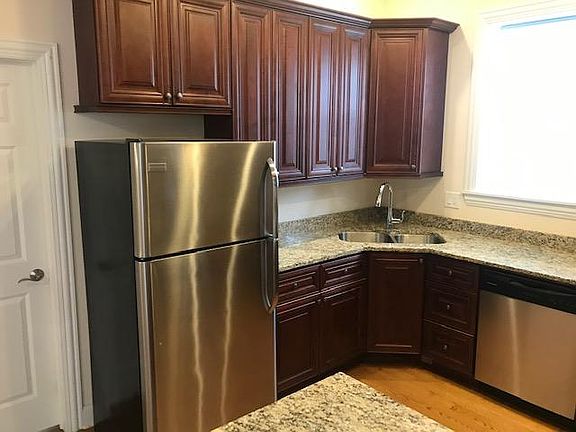 3rd image of 6218 N Lakewood Ave #1