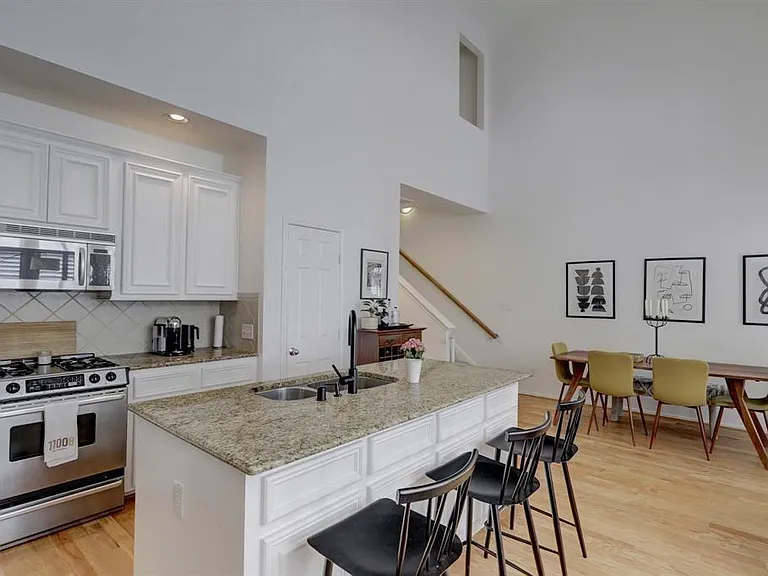 1237 W 17th St — Photo 12