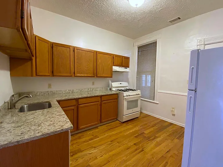 1430 W Flournoy St #3 — Photo 4