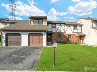 11 Chesterfield Way, Sayreville, NJ 08872