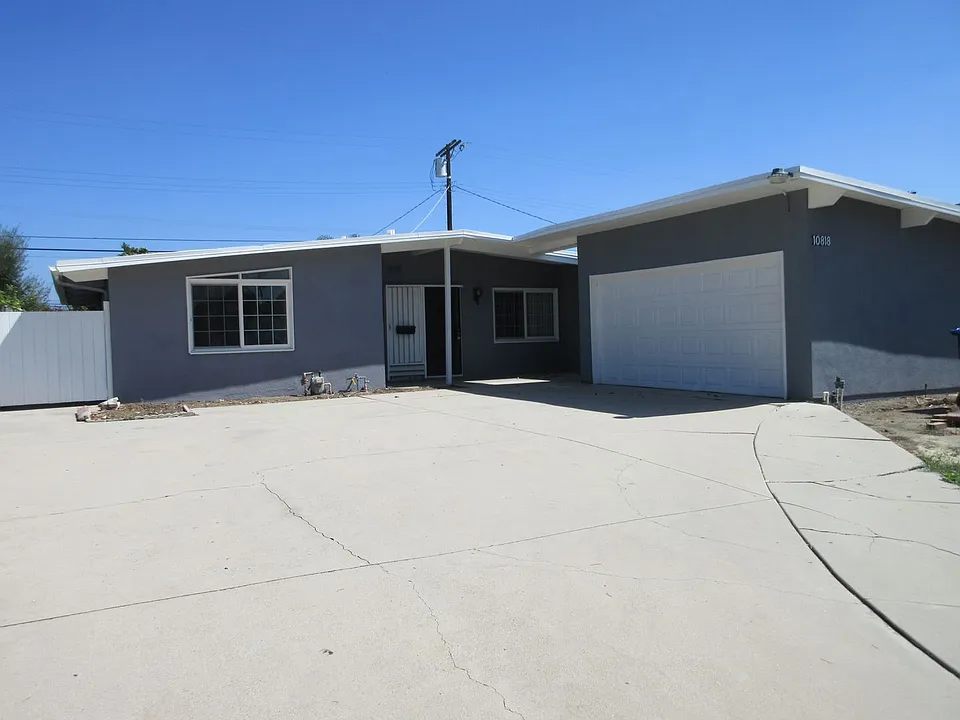 10818 Paso Robles Ave