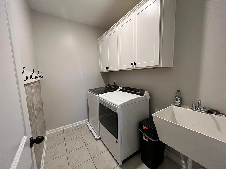 2nd level washer and dryer with utility sink