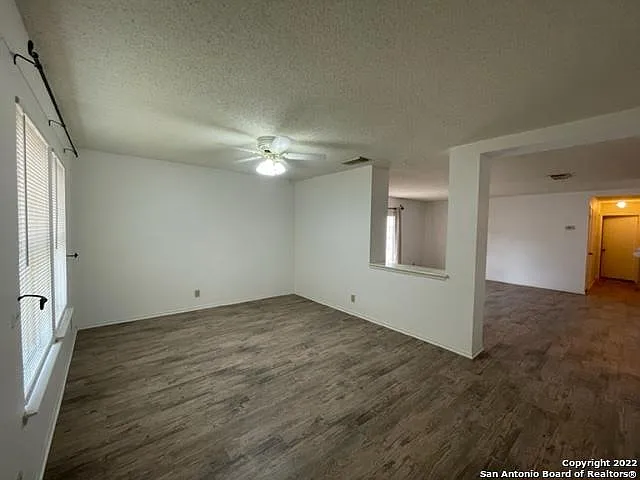7631 Heathridge — Photo 10