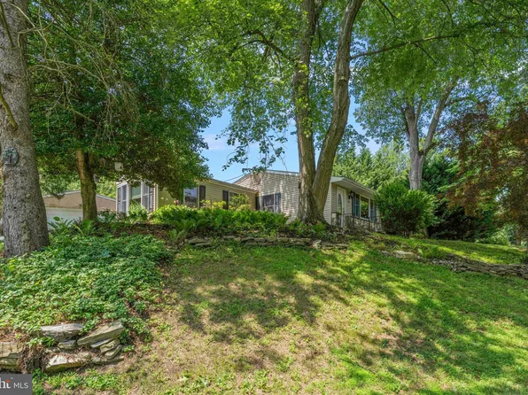 803 Libby Ln, Langhorne, PA 19053