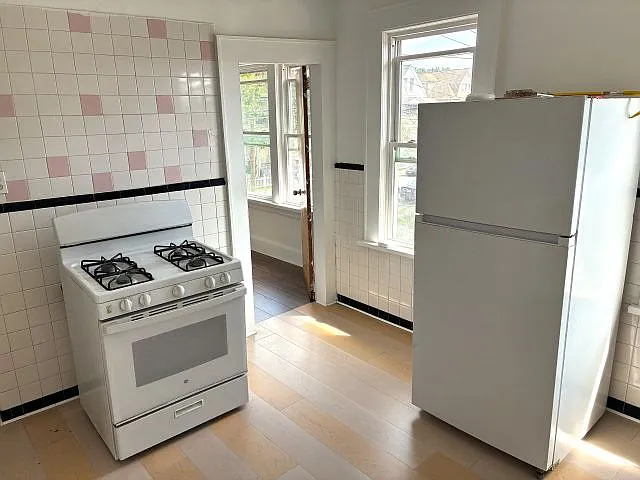 3 bed, 1100 sqft, $1,750 — Photo 3