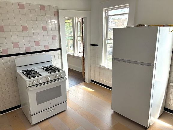 3rd image of 163 Parrott Ave #2